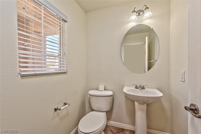 Building Photo - 1140 Safari Creek Dr