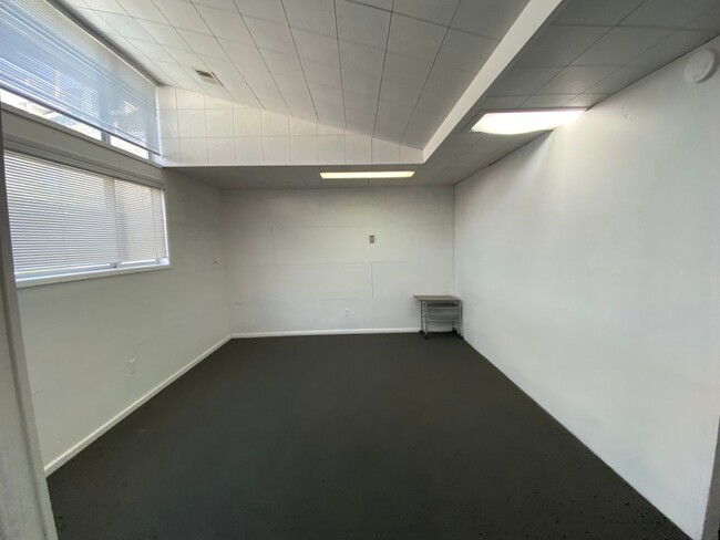 Building Photo - 800 B St