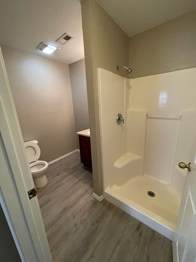 Building Photo - 2 Bedroom 2 Bath apartment at Clifton Heig...