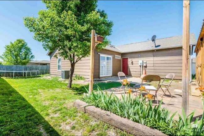 Building Photo - 2708 Donnas Way Cir