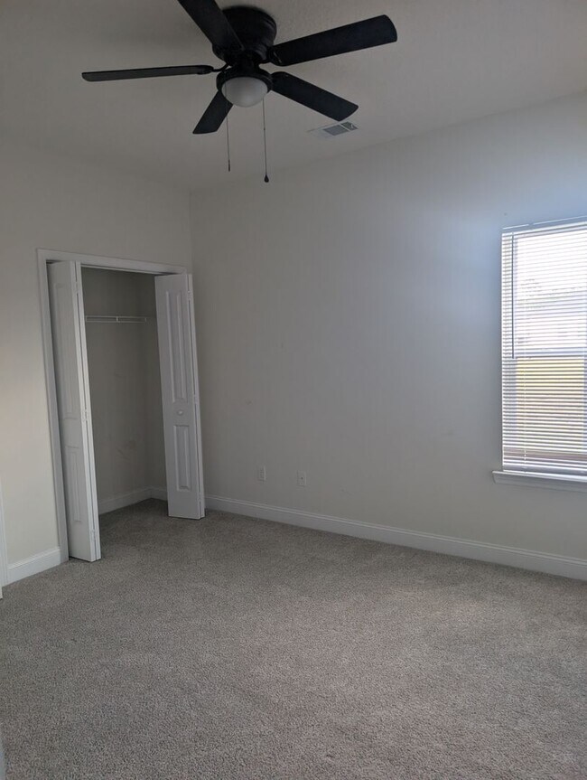 Building Photo - ? For Rent – Spacious 4 Bedroom, 2 Bathroo...