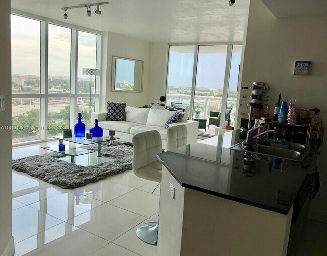 Foto del edificio - 1871 NW S River Dr