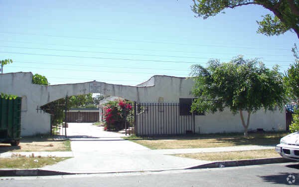 Primary Photo - 2750-2754 Glenwood Pl