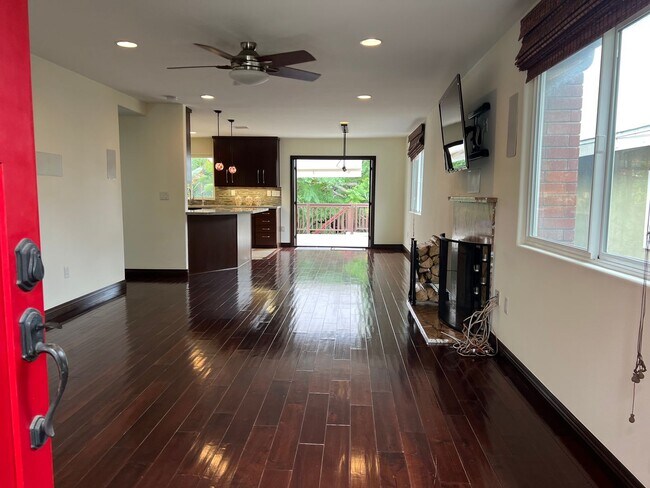 Foto del edificio - Stunning 3-Bedroom, 2-Bath Home with Ocean Views Less Than a Mile from the Beach in Redondo Beach!