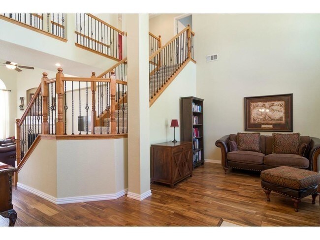 Building Photo - 5909 Vineyard Ln