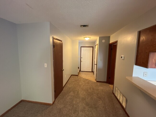 Building Photo - 320 Olympia Ct