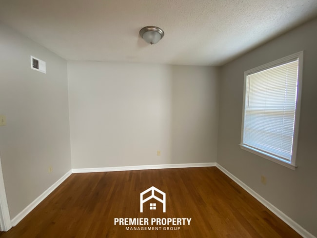 Building Photo - Spacious 4BR/2BA Home w/ Hardwood Floors & Fenced Yard in Memphis