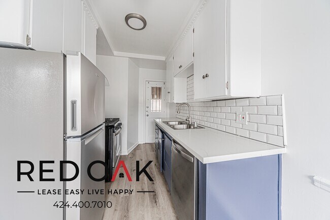 Foto del edificio - 5164 Clinton St