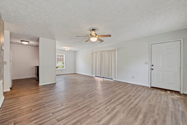 Foto del edificio - 2501 Riverchase Crossing NE
