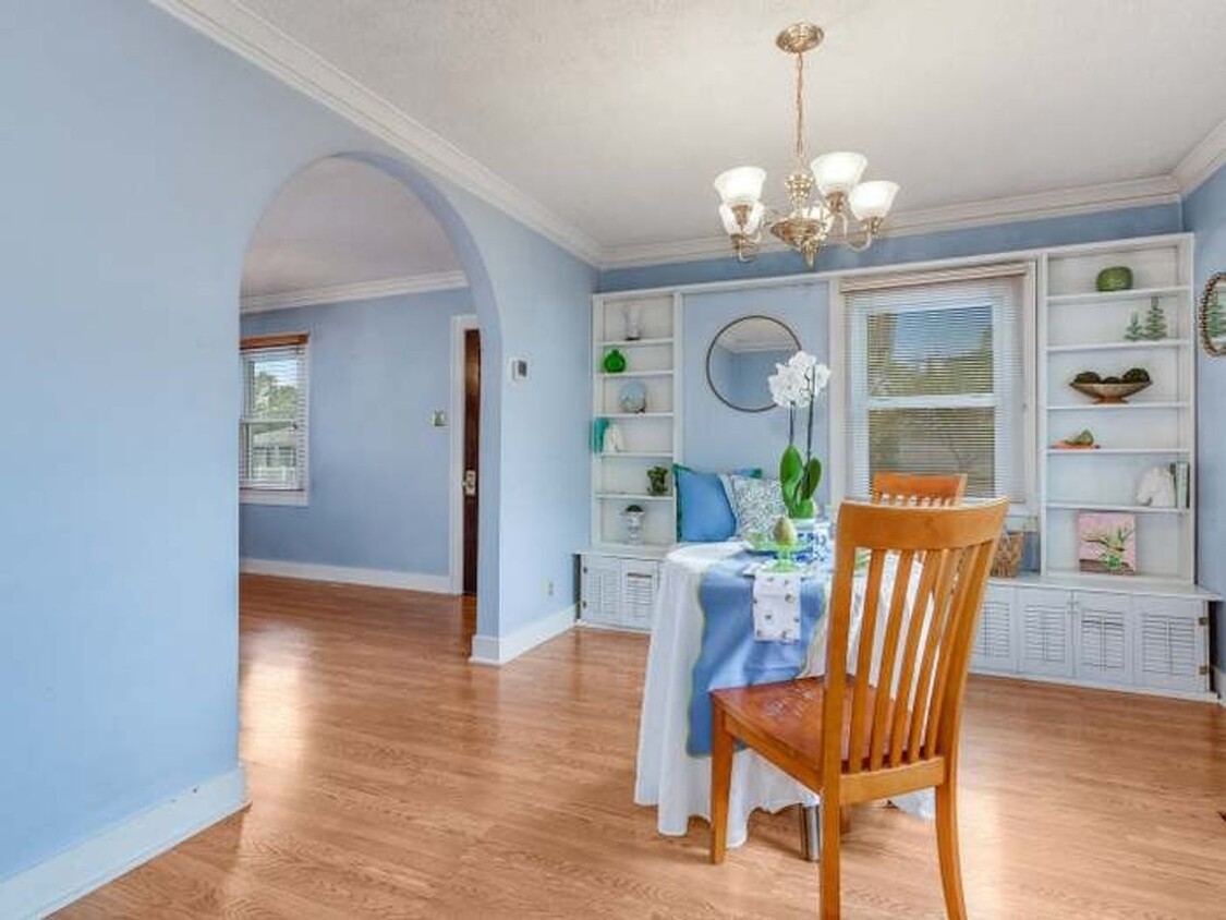 Foto principal - Charming 2BR House in Joliet