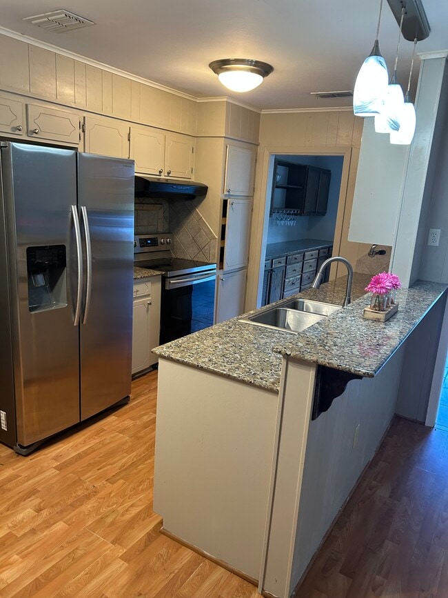 Building Photo - 867 Belden Dr
