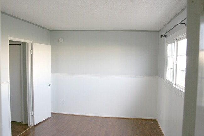 Foto del edificio - 10030 Owensmouth Ave