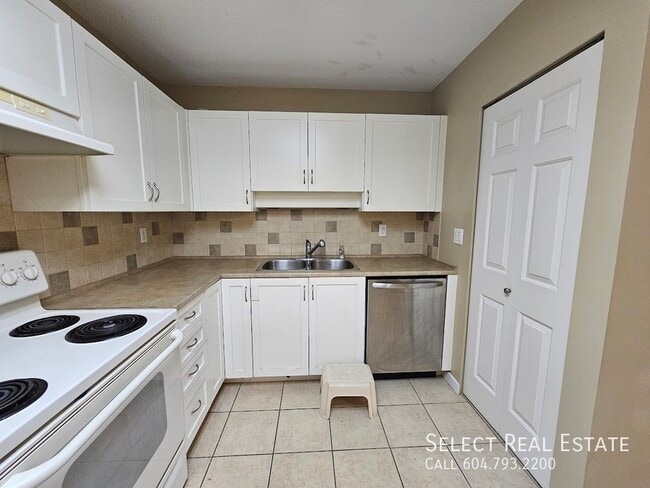 Building Photo - 2700 McCallum Rd