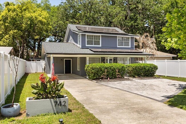 Building Photo - 742 N Westmoreland Dr