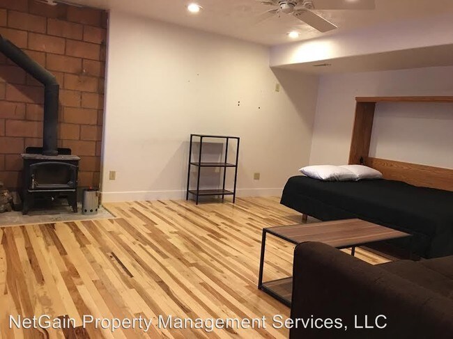 Building Photo - 1115 Cedar Highlands Dr