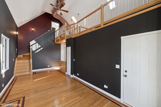 Building Photo - 2815 N Damen Ave