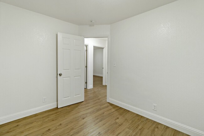 Foto del edificio - 804-810 Springs Rd
