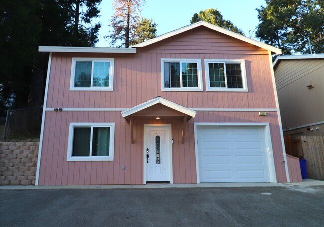 Building Photo - 2 bedroom / 2.5 bathroom home for rent $25...