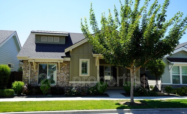 Building Photo - 407 W Pavilion Ln