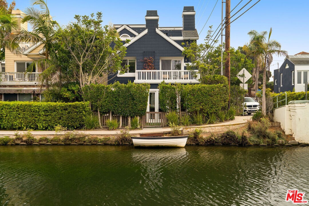 402 Howland Canal, Los Angeles, CA 90291 House Rental in Los Angeles