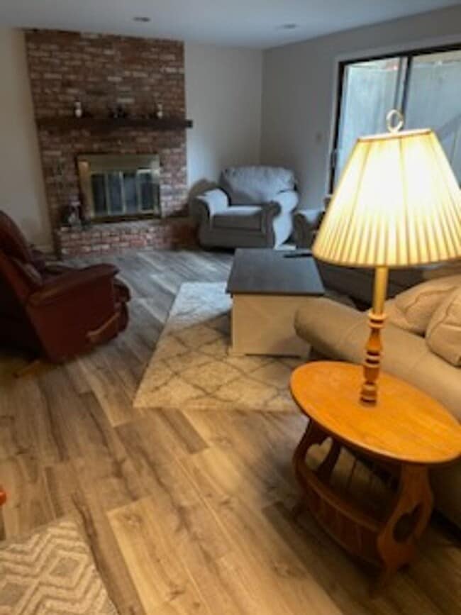 Foto del edificio - Large 4BR 3BTH 2car attached garage 1/2 du...