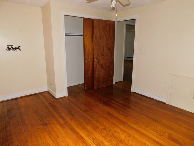 Foto del edificio - 10 Carpenter Rd
