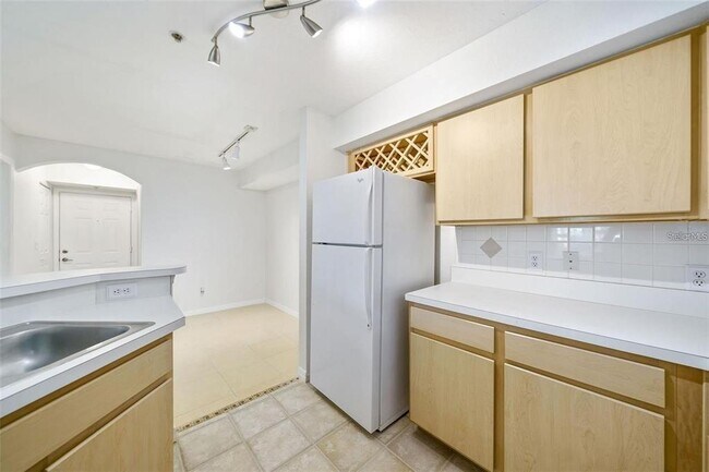 Building Photo - 823 Camargo Way