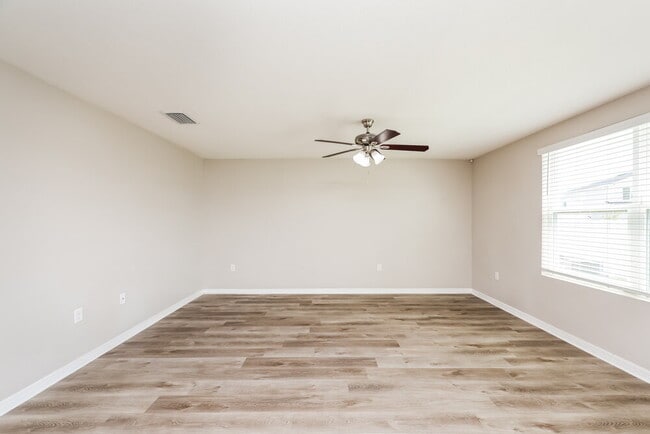 Building Photo - 11702 MIracle Mile Dr
