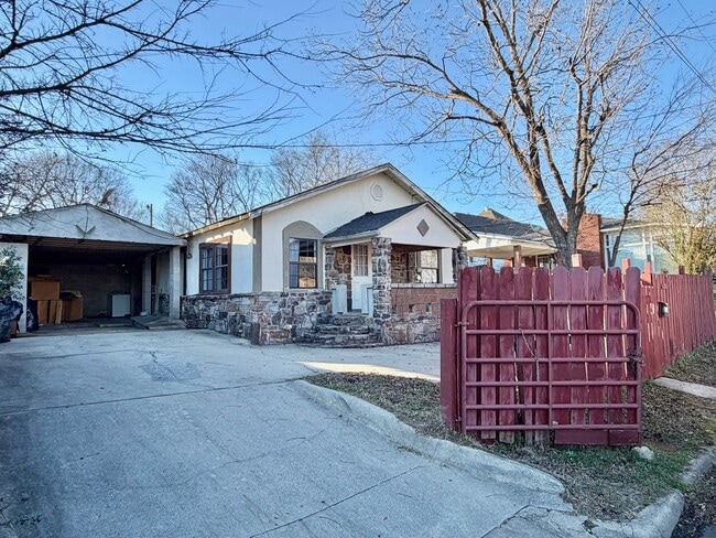 Building Photo - 104 Selma St