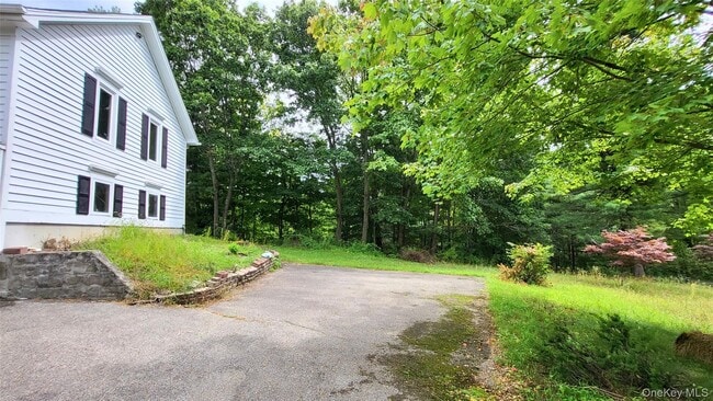 Building Photo - 19 Friendship Ln