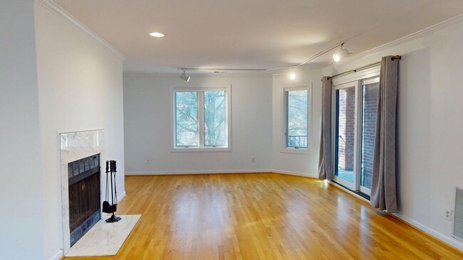 Building Photo - Top Floor Logan Circle 1,200 Sq Foot DUPLEX W/Garage Parking Included, Private Balcony, & Pets We...