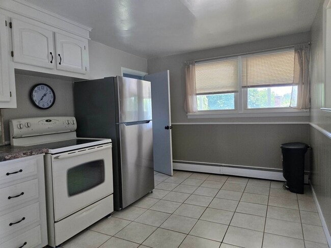 Building Photo - 384 Huse Rd