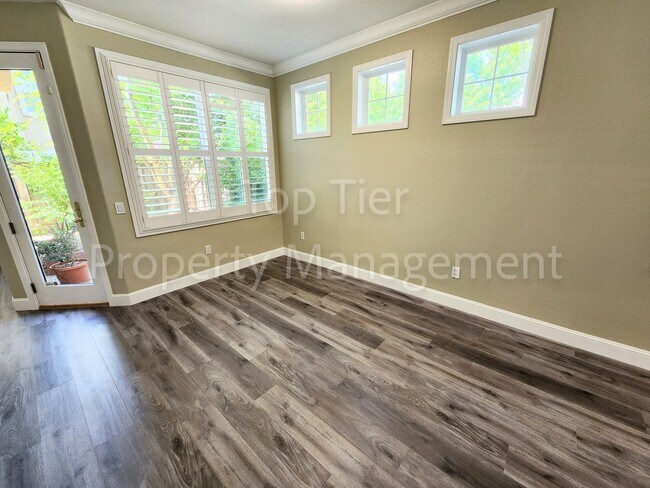 Foto del edificio - Stunning Newly Remodeled 4 bed / 2.5 bath ...