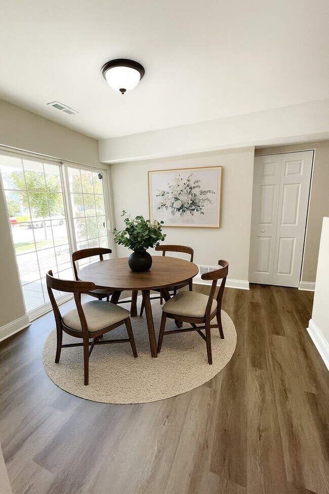 Building Photo - 1069 Symphony Dr