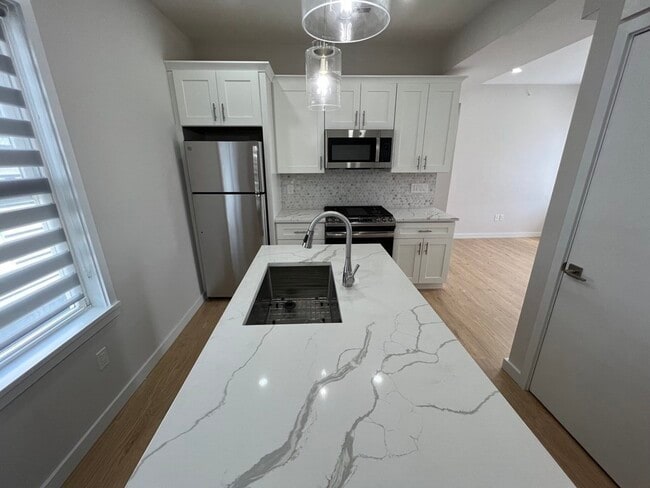 Building Photo - 7 Transit St