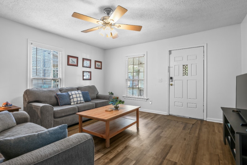 Primary Photo - 818 Ave B