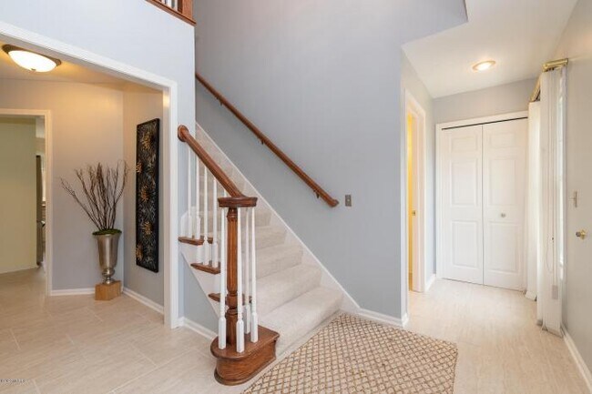 Foto del edificio - 6 bedroom in Portage MI 49024