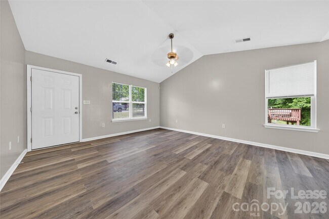 Foto del edificio - 2332 Eargle Rd