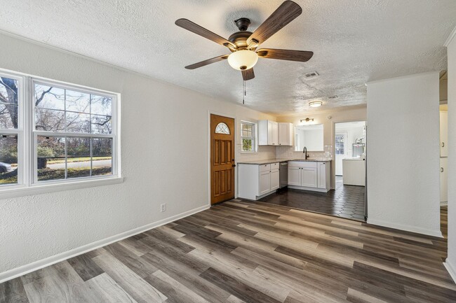 Building Photo - Newly renovated 3BR Home for Rent!