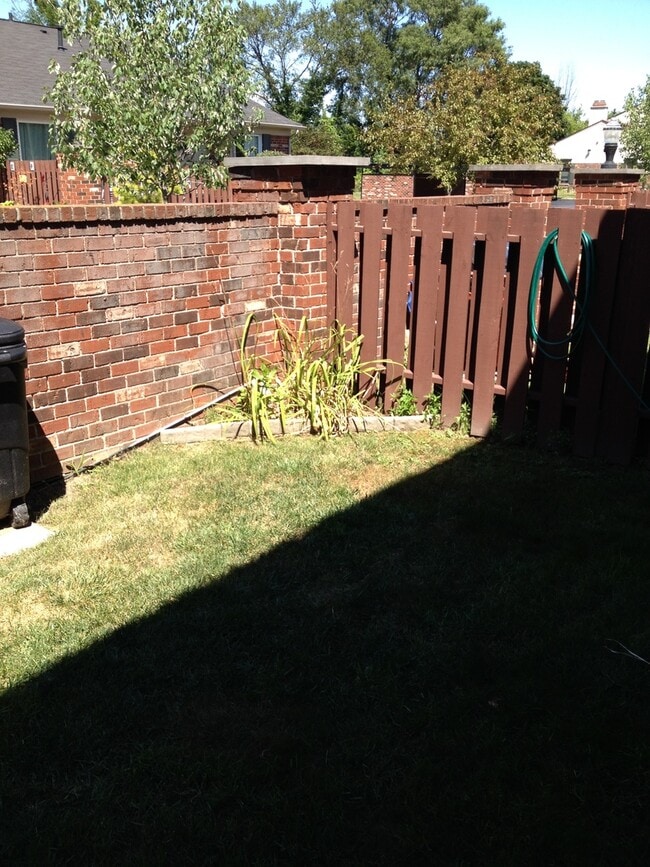 Foto del edificio - 2 BED - 1.5 BATH CANTON CONDO -----NORTHWIND