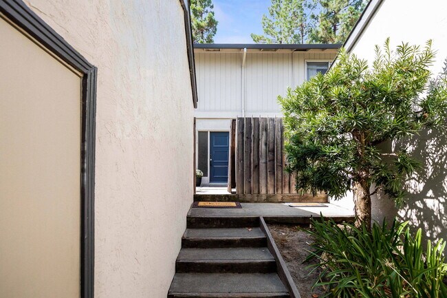 Building Photo - 1877 Holland Dr