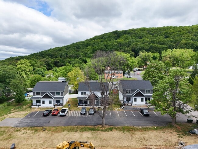 Building Photo - 1006 Pocahontas Ave