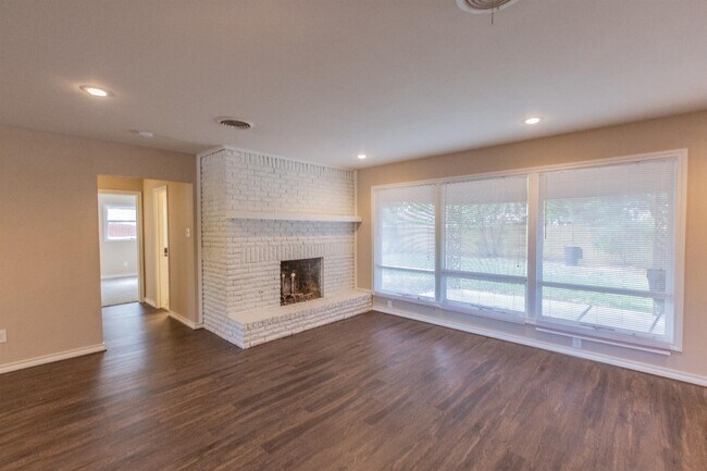 Foto del edificio - Updated 3/2/2 in Great Location