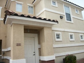 Building Photo - 5855 Valley Dr