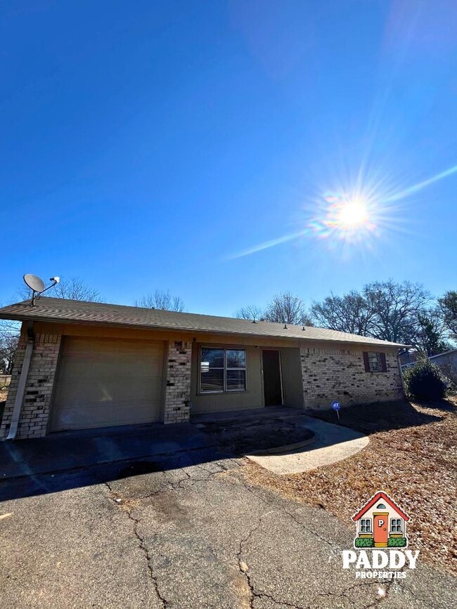 Building Photo - 102 Farm to Market 1001