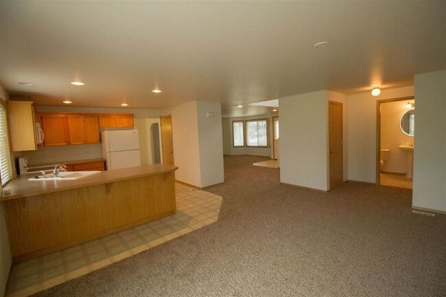 Building Photo - 9511 W Caelen Ave