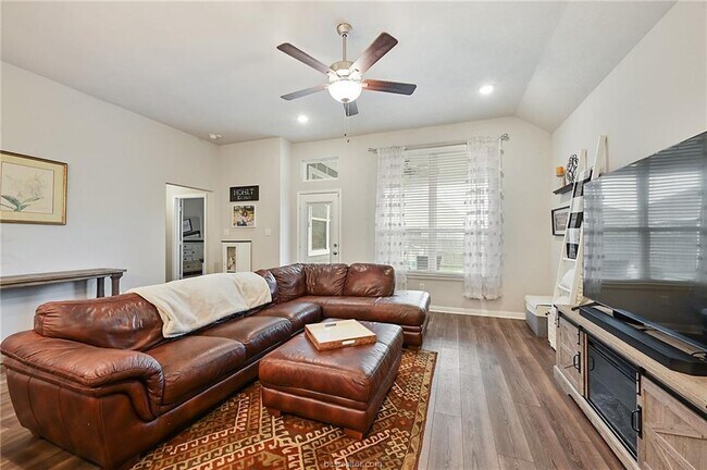 Foto del edificio - 15013 Indian Crk Ln