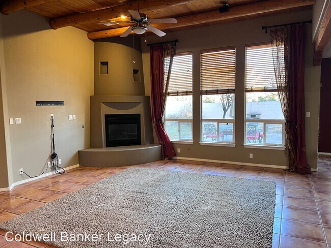 Foto del edificio - 5 br, 3 bath House - 5135 Pebble Rd NW