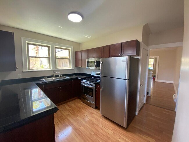 Building Photo - 216 N 12th Ave