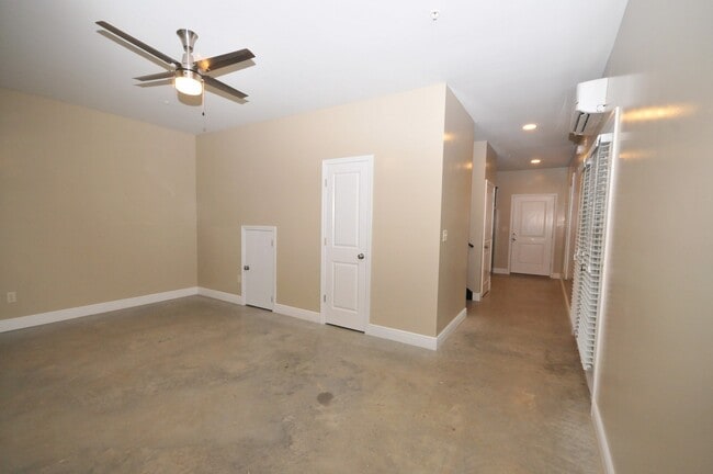 Building Photo - 443 Meador Dr